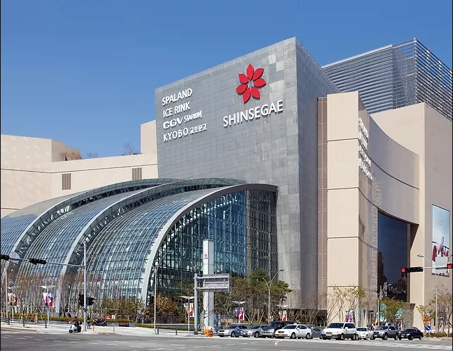 bên ngoài của TTTM Shinsegae