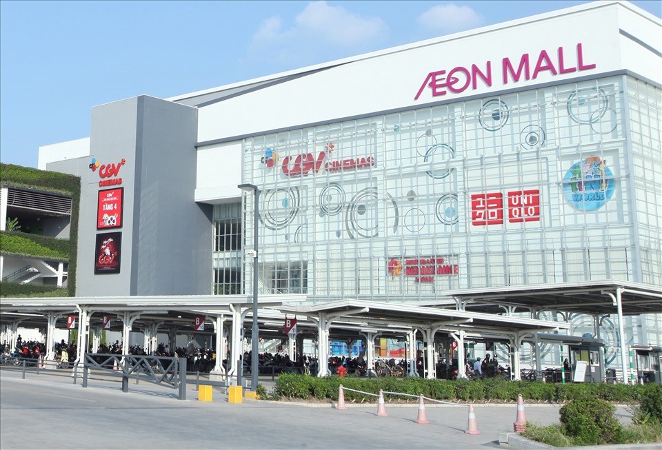 trung tâm thương mại Aeon Mall Long Biên sầm uất