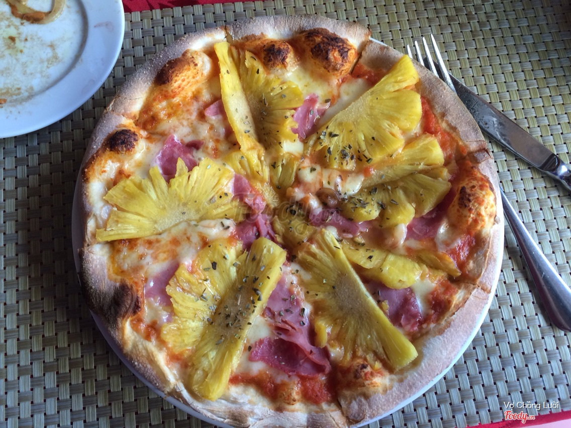chiếc pizza thơm ngon tại Pastamania